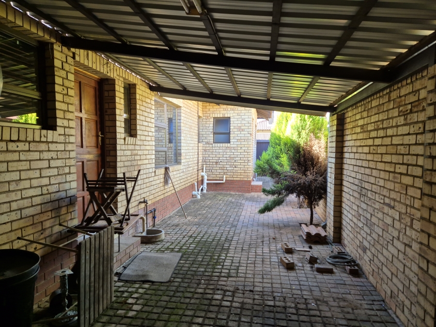 3 Bedroom Property for Sale in Wilkoppies North West